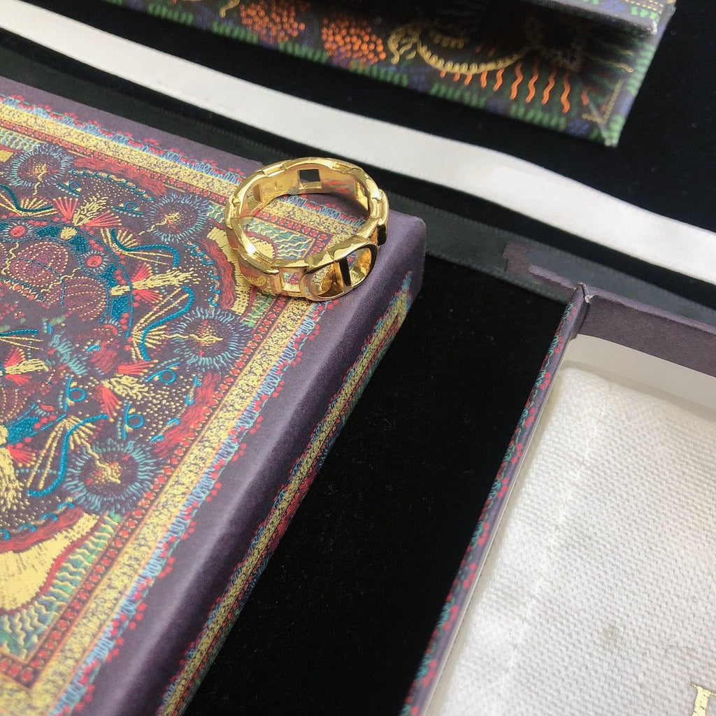 Dior CD 30 Montaigne Ring Gold