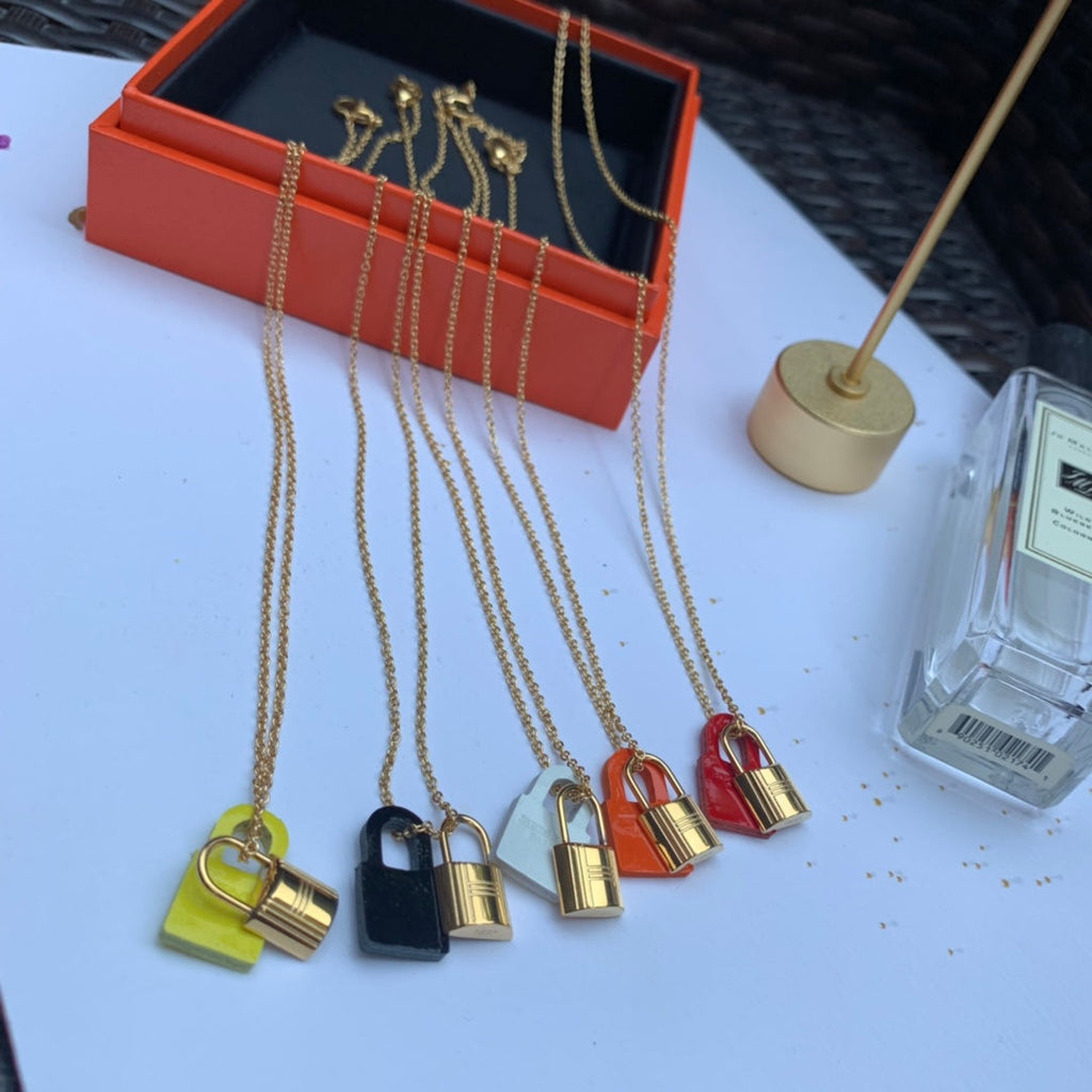 Hermes O'Kelly Orange Pendant 18K Gold Necklace