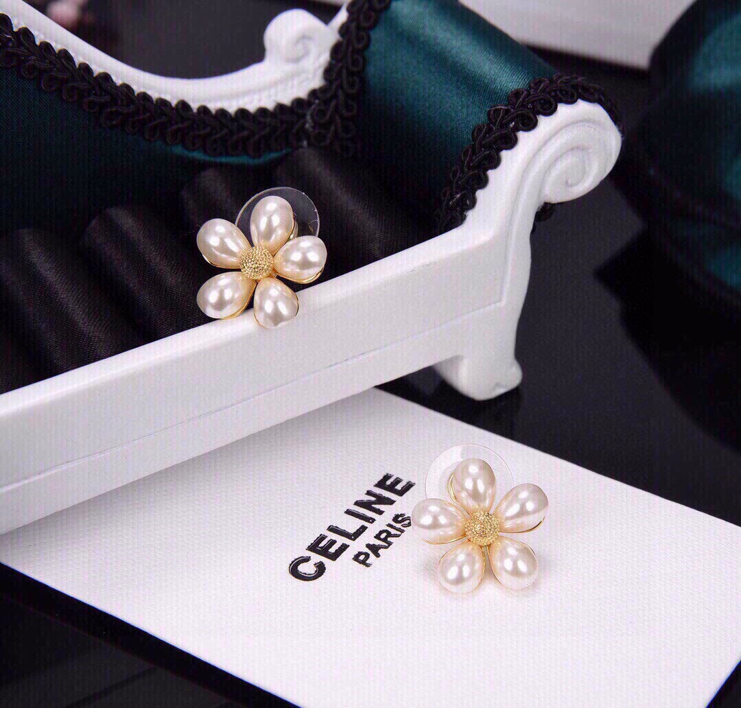 Celine Flower Pearls 18K Gold Earrings